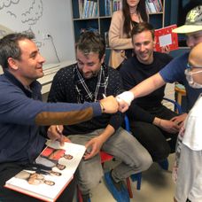 Po besede dostal každý pacient knihu Oteckovia s venovaním.