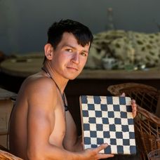 32. deň na Farme, príchod banditov