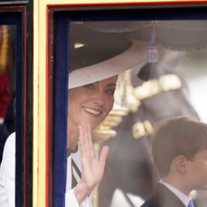 Princ Louis si užil oslavy kráľa Karola III.