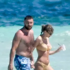 Taylor Swift a Travis Kelce na dovolenke na Bahamách