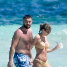 Taylor Swift a Travis Kelce na dovolenke na Bahamách