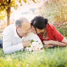 Policajti hliadkujú  pred Bazilikou Matky Božej po útoku nožom v juhofrancúzskom meste Nice..jpg