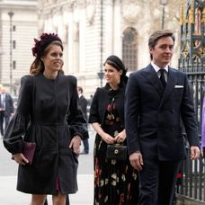 Princezná Beatrice a Edoardo Mapelli na bohoslužbe za princa Philipa