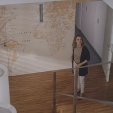 Laura príde do Andrejovho domu bez pozvania.