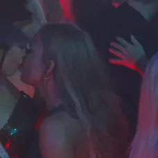 Ráchel s priateľkou Dominikou v pražskom Duplexe.