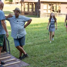 Na statok prišli nový obyvatelia, Roman zacítil rezne ...