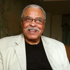 Vo veku 93 rokov zomrel legendárny americký herec James Earl Jones