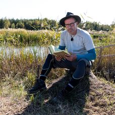 Noro píše list na rozlúčku