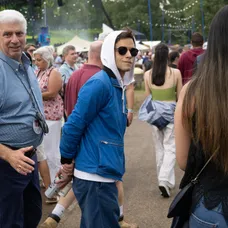 Rami Malek s neznámou ženou