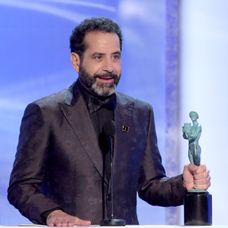 Sprava Willian a César Azpilicueta z Chelsea oslavujú gól v pohárovom zápase proti Sheffieldu Wednesday.