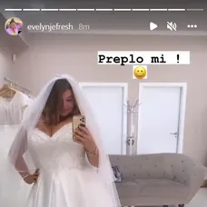 Evelyn v svadobných šatách