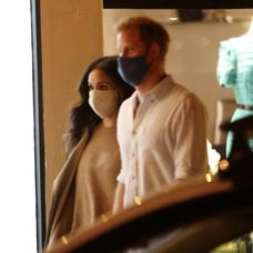 Meghan a Harry si vyšli na večeru.