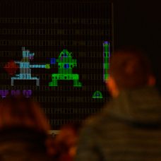 Vizuálna projekcia Duch mesta na fasáde hotela Kyjev.