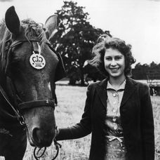 Archívne snímky kráľovnej Alžbety II.