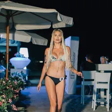 Tereza s blond hrivou