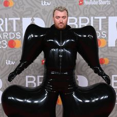 Sam Smith na BRITs 2023