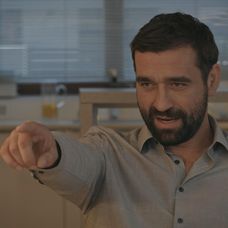 Jakub pripravil Eve prekvapenie a skončili v posteli.