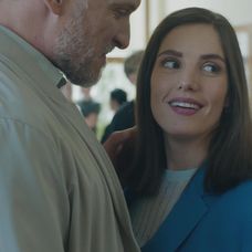 Júlia (Sarah Arató) sa z Andrejovej (Ján Koleník) bezprostrednosti tešila iba chvíľu.