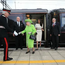 Vojvodkyňa Meghan s kráľovnou Alžbetou II. na návšteve v grófstve Chesire