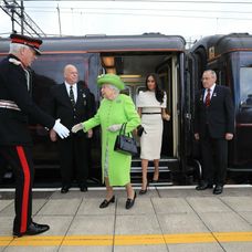 Vojvodkyňa Meghan s kráľovnou Alžbetou II. na návšteve v grófstve Chesire