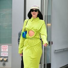 Dua Lipa - OUTFIT Č. 5