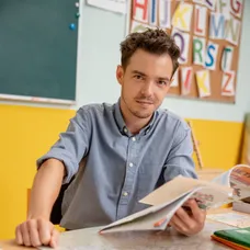 Dávid Hartl bude novým učiteľom v Tamarinej škole.