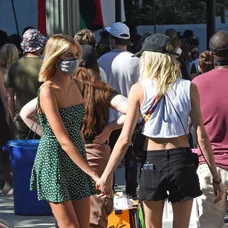 Cara s Kaiou v uliciach Los Angeles
