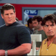 Brian Turk ako Mike v Dva a pol chlapa