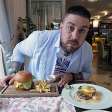 Na nože - Martin si objednal stejk so zlatom