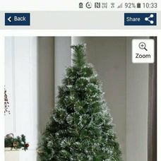 Takto mal stromček podľa fotografie vyzerať.