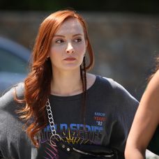 Başak Gümülcinelioğlu v seriáli S hlavou v oblakoch