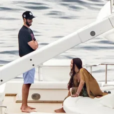 Rihanna s Haasanom a priateľmi.
