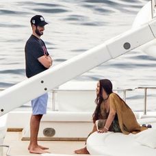 Rihanna s Haasanom a priateľmi.