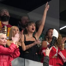 Taylor Swift s Blake Lively na Super Bowl