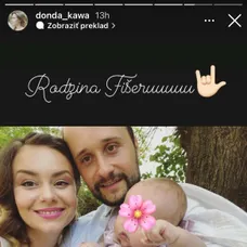 Mladá rodinka žiari šťastím.