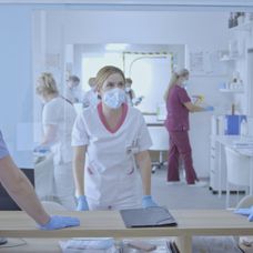 Soninu mamu odvezú v kritickom stave.