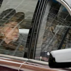Britská kráľovná Alžbeta II. na bohoslužbe za princa Philipa