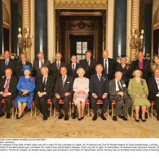 Zomrel strýko princov Williama a Harryho Lord Robert Fellowes