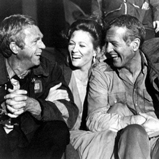 Paul Newman, Steve McQueen a Faye Dunaway počas filmovania Skleneného pekla