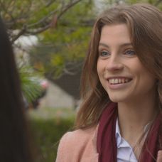 Dorka sa tvári veselo.