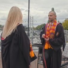 Kristian požiadal priateľku Sajku o ruku.