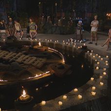 Na kmeňovej rade dostal najviac hlasov Márty, ale výberom džbána s vodou si zaistil šancu na záchranu.