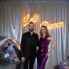 Adela Vinczeová s autorom jej šiat Lukášom Kimličkom