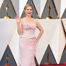 Jennifer Jason Leigh 