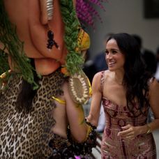 Princ Harry a Meghan prišli do Kolumbie na turné