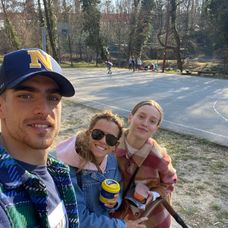 Adam Bardy s manželkou Bibi, synčekom Alanom a Dominikou Roškovou