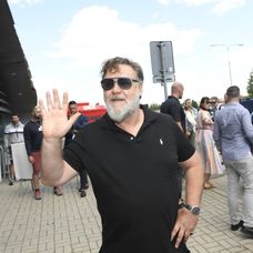 Russell Crowe je už v Karlových Varoch