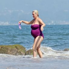 Katy Perry ukázala tehotenské bruško