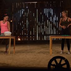 Pri šití vankúša ukázala Miša šikovné prsty