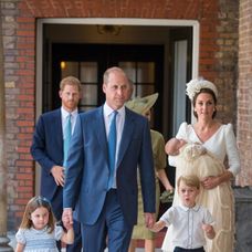 Na krste princa Louisa nechýbajú ani jeho súrodenci princ George a princezná Charlotte.